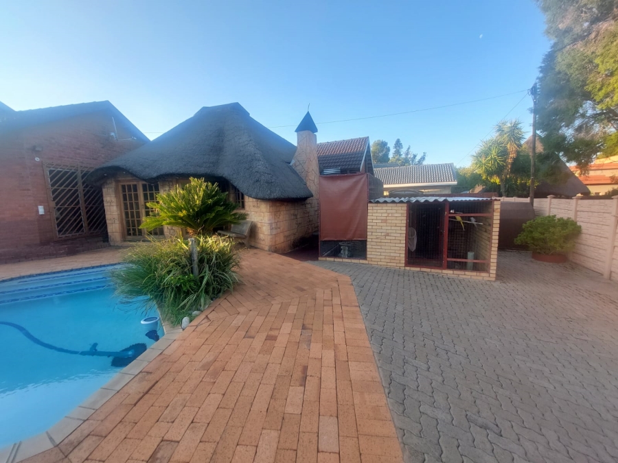 4 Bedroom Property for Sale in Monument Heights Northern Cape